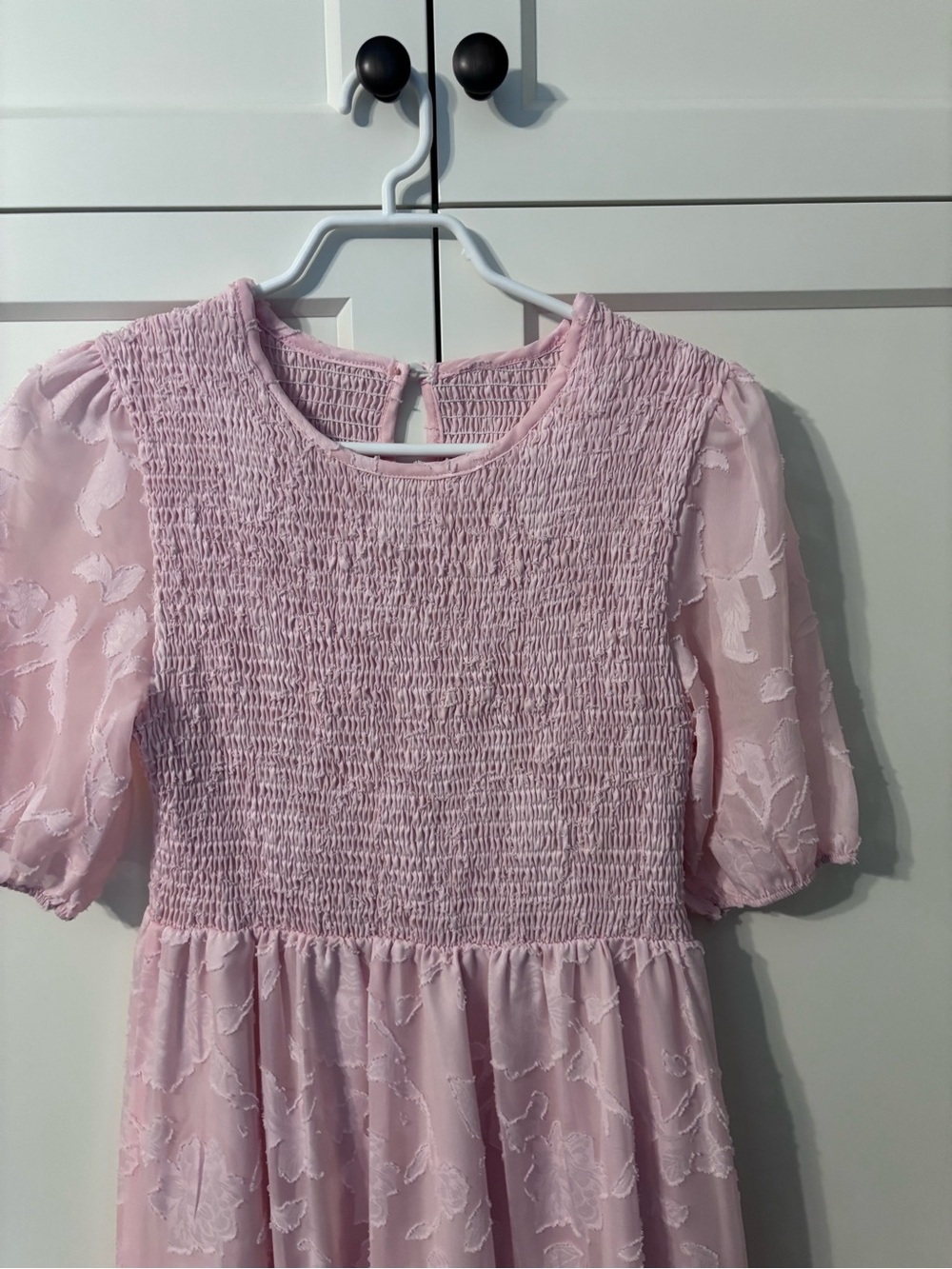 🌸 Pink Floral Textured Smocked Midi Dress - Picture 10 of 12